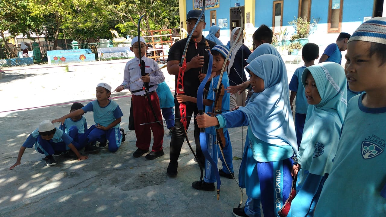 Membidik Cita-Cita: Ekstrakurikuler Panahan SD Juara Al Hikmah di Bawah Arahan Coach Ikhsan, S.Or