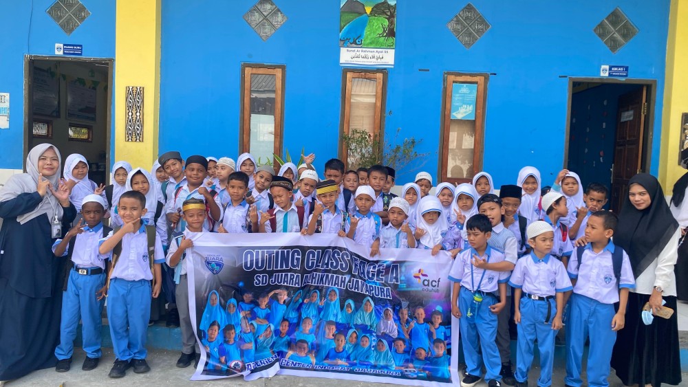 Outing Class Kelas 1 & 2 Di AI Center Indosat Jayapura